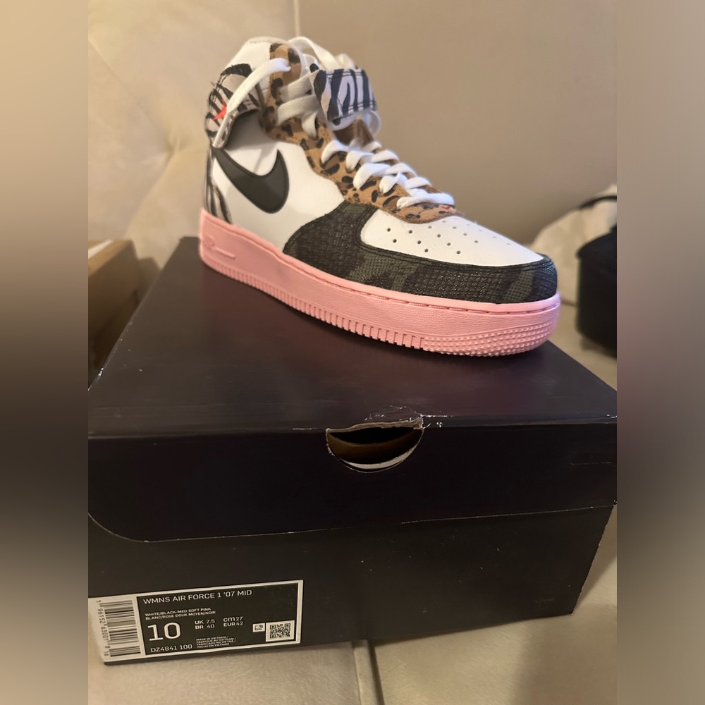 Women’s AF1 NWT
